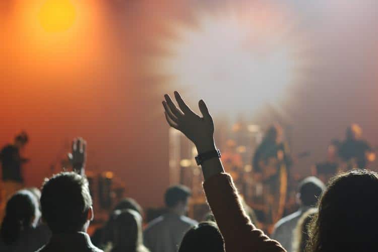 fans at virginia beach concert