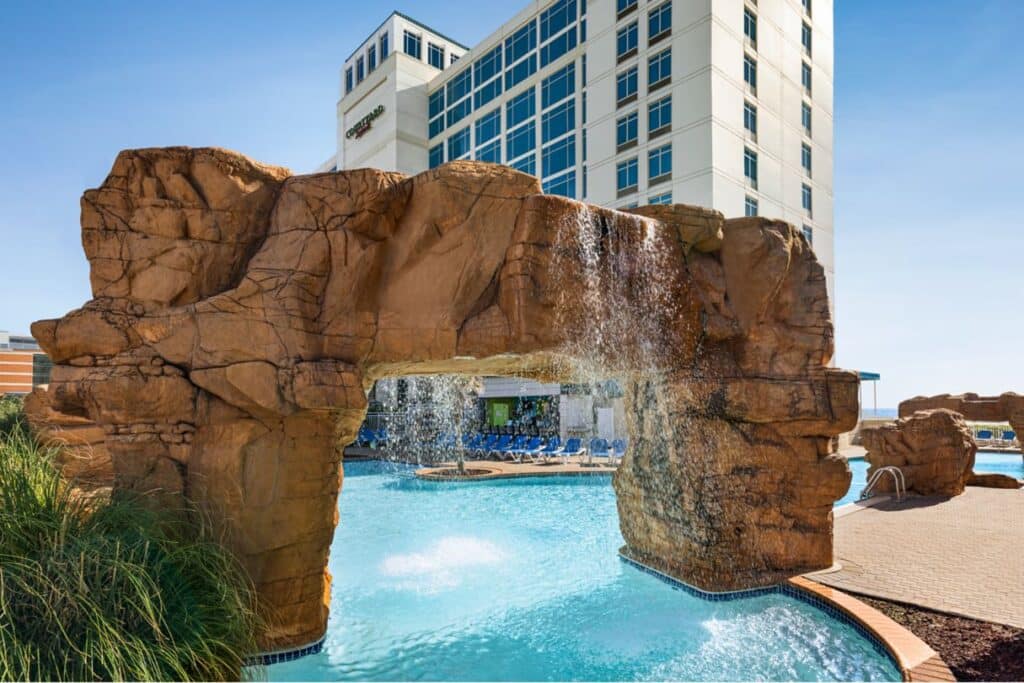 cy-orfof-outdoor-pool-waterfall-22060_Classic-Hor